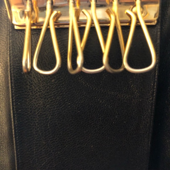 Chanel Caviar Leather Quilted Black six Key Ring Holder with Gold Plate - Picture 2 of 8